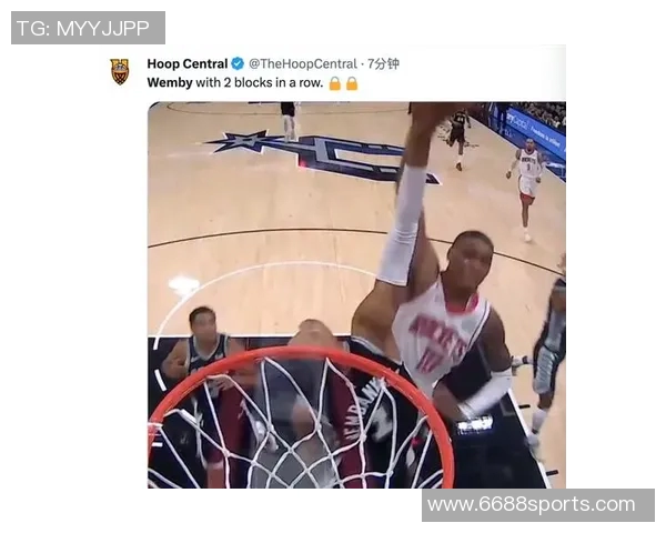 文班在挡拆后华丽转身空接背扣展现惊人弹跳与技巧 文班在挡拆后华丽转身空接背扣展现惊人弹跳与技巧