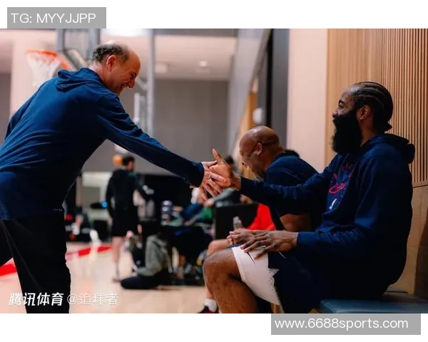 快船训练营第二天精彩瞬间哈登博格丹欢笑小卡保罗同框引关注 快船训练营第二天精彩瞬间哈登博格丹欢笑小卡保罗同框引关注