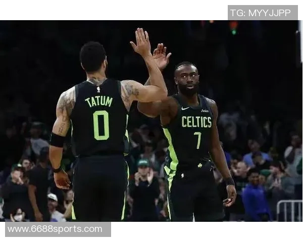 绿军主场对决76人首发阵容揭晓杰伦布朗领衔豪泽科塔普理查德同场竞技 绿军主场对决76人首发阵容揭晓杰伦布朗领衔豪泽科塔普理查德同场竞技